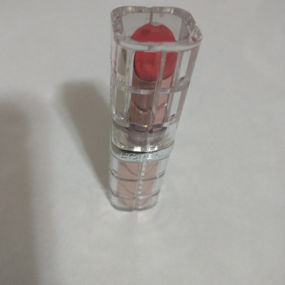 L'OREAL PARIS COLOUR RICHE PLUMP & SHINE LIPSTICK. - Picture 4 of 8